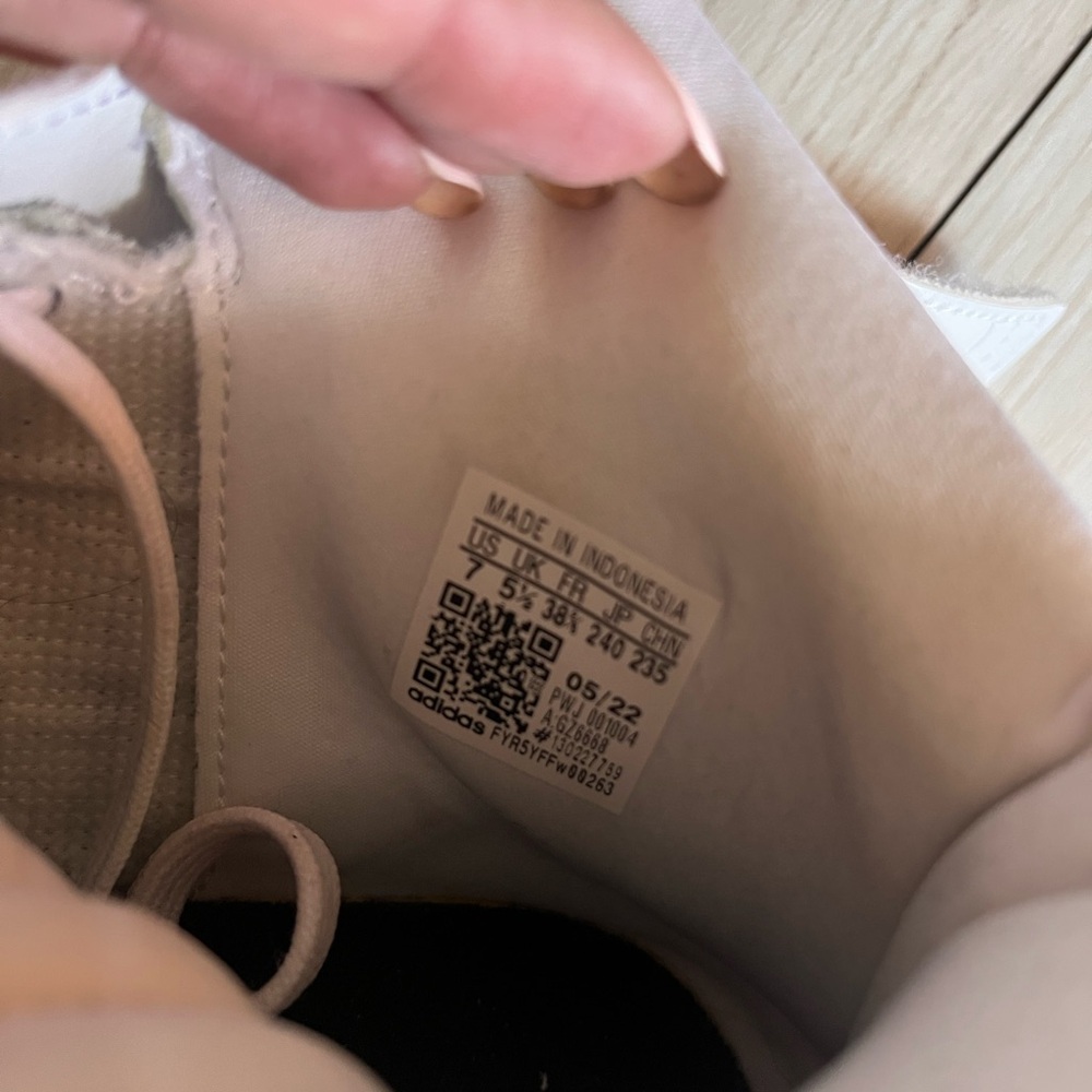 Adidas White and Black Sneakers - Picture 4 of 4